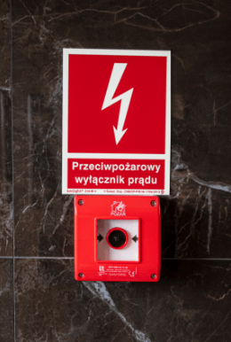 <p>Systemy przeciwpożarowe i alarmowe.</p>